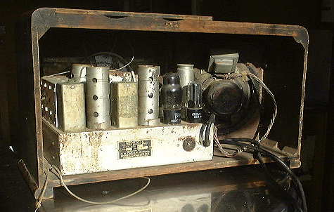 Cromwell 640 radio chassis before cabinet and chassis restoration