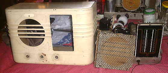 Metal-cased Golden Knight radio before restoration