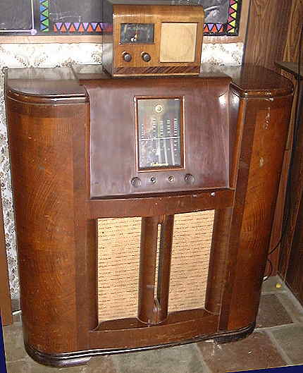 Gulbransen Console Radio Before Restoration