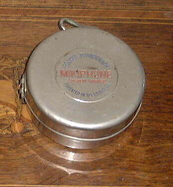 Mikiphone Pocket Phonograph, closed.