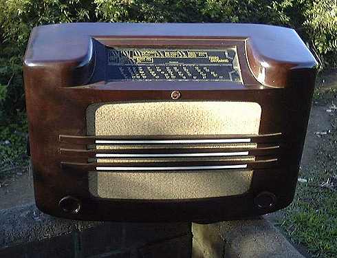 Philips Bakelite Radio with 3 Chassis Sections.